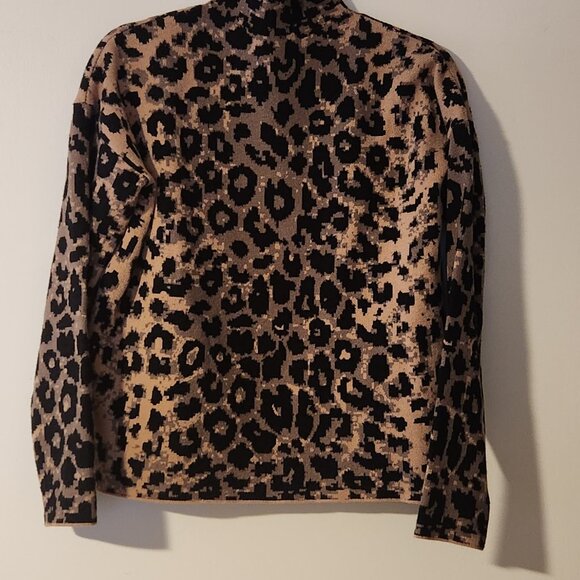 Mock Turtleneck Leopard Sweater Size Medium - Picture 6 of 6